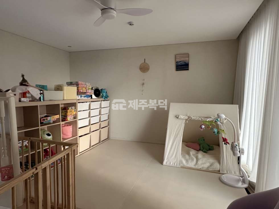 제주 제주시 애월읍 고성리 [연세가능]제주 애월읍 단지형 타운하우스 잘 관리되고 시내 가까운 집 매매 매물번호 10048 사진 1