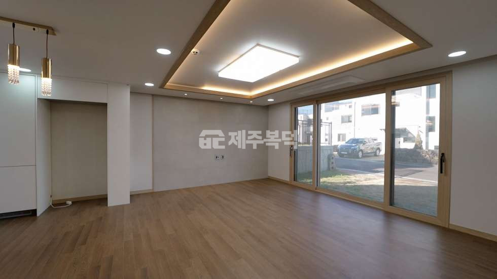제주 제주시 애월읍 상귀리 대형 평수 방5개+다락방 제주 시내권 가까운 애월 오션뷰 타운하우스 매매 매물번호 10013 사진 2