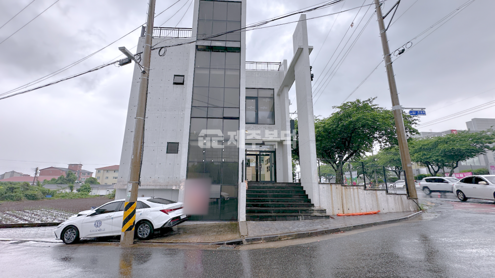 제주 제주시 오라삼동 제주시 오라삼동 연삼로 대도로변에 붙은 권리금 없는 넓은 상가 연세 매물번호 10057 사진 2