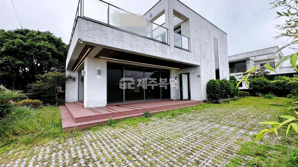 제주 서귀포시 안덕면 동광리 서귀포시 안덕면 동광리 오션뷰 고급 단독주택 2억5000만원 할인 매매 매물번호 10075 사진 1