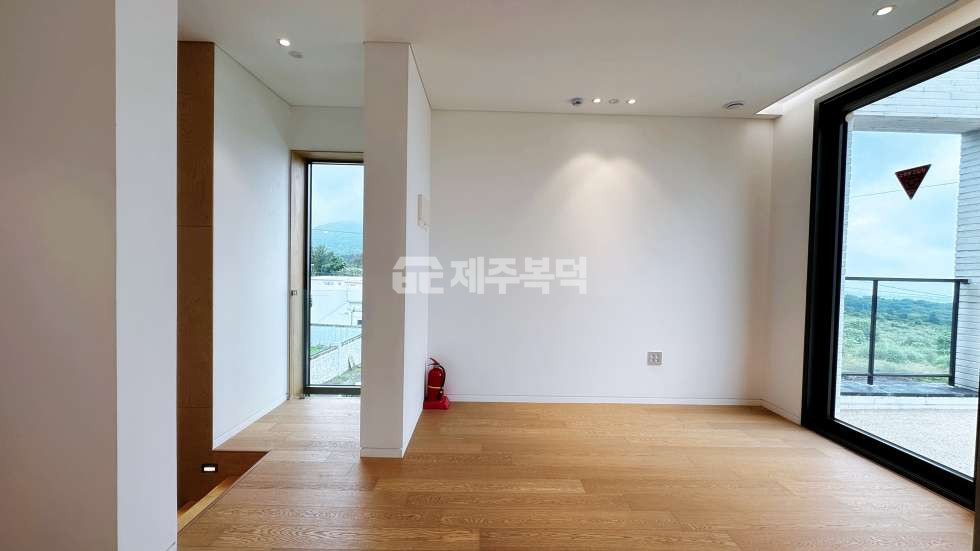 제주 서귀포시 안덕면 동광리 서귀포시 안덕면 동광리 오션뷰 고급 단독주택 2억5000만원 할인 매매 매물번호 10075 사진 7