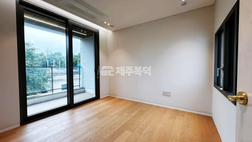 제주 서귀포시 안덕면 동광리 서귀포시 안덕면 동광리 오션뷰 고급 단독주택 2억5000만원 할인 매매 매물번호 10075 사진 13