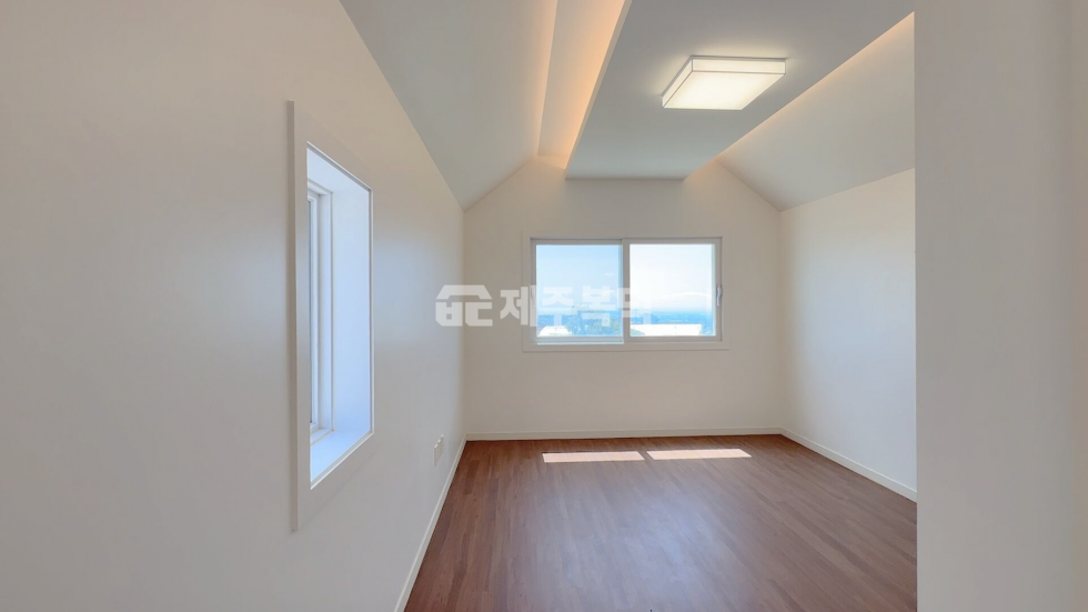 제주 제주시 한림읍 금악리 제주시 한림읍 금악리 금오름 자락에 위치한 마당이 넓은 주택 매매 매물번호 10101 사진 26